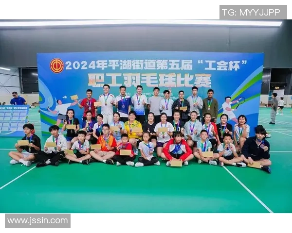 上海羽毛球队的辉煌历程与杯赛背后的奋斗故事 上海羽毛球队的辉煌历程与杯赛背后的奋斗故事