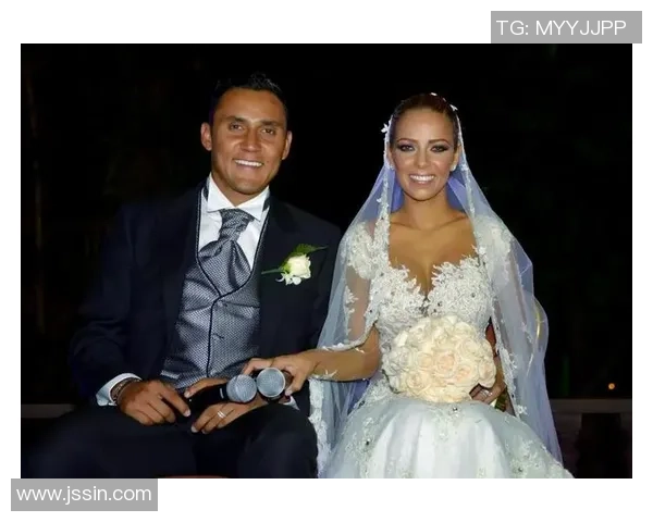 亲吻老婆的足球明星们甜蜜瞬间合集精彩视频回顾 亲吻老婆的足球明星们甜蜜瞬间合集精彩视频回顾