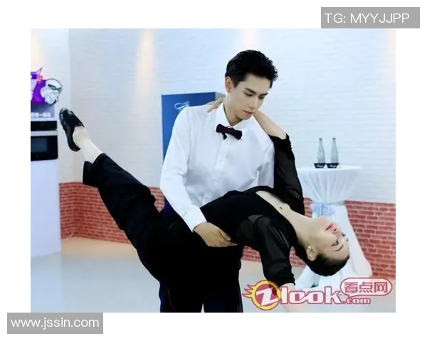 世界足球明星跨界综艺秀展现球场之外的魅力与幽默 世界足球明星跨界综艺秀展现球场之外的魅力与幽默