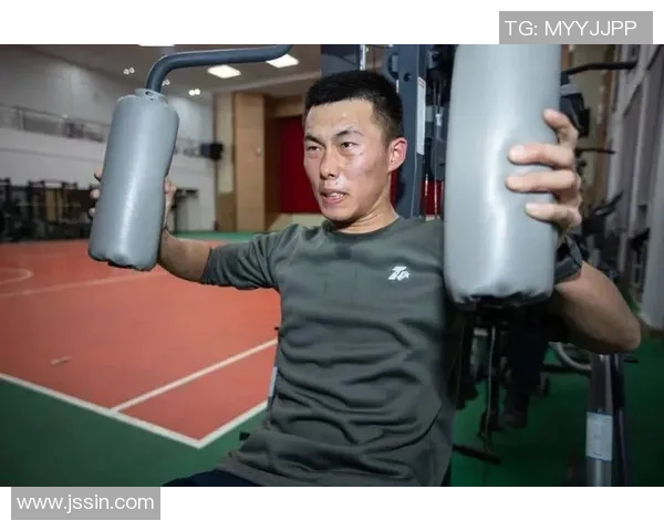 冬季足球明星男款装备推荐助你在寒冷天气中尽情挥洒激情与活力 冬季足球明星男款装备推荐助你在寒冷天气中尽情挥洒激情与活力