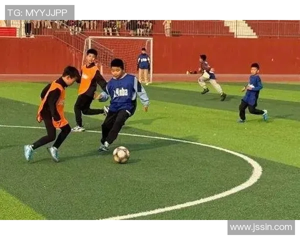 在绿茵场上寻找心灵的归宿与慰藉的足球之旅