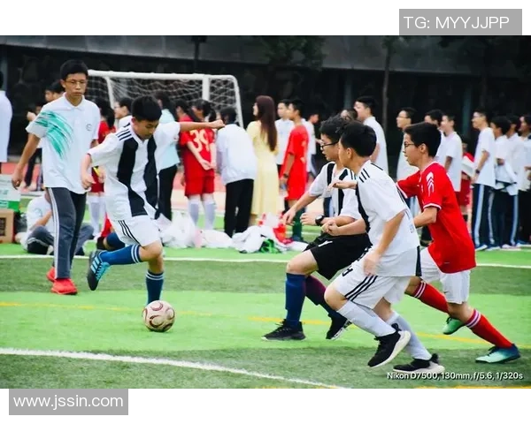 校园杯足球赛激情四溢传递青春梦想与团队精神的盛会